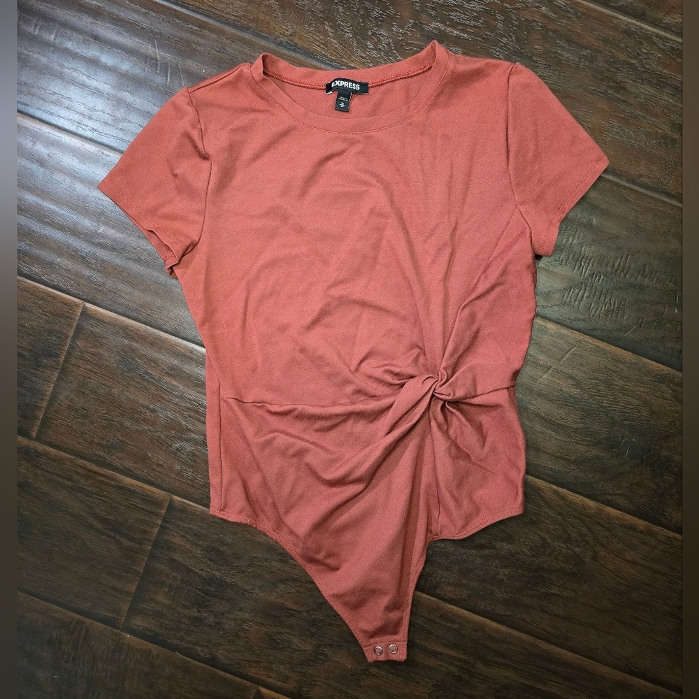 Express Twist-Front Rust/Brick Red Ruched Bodysuit - Picture 8 of 9